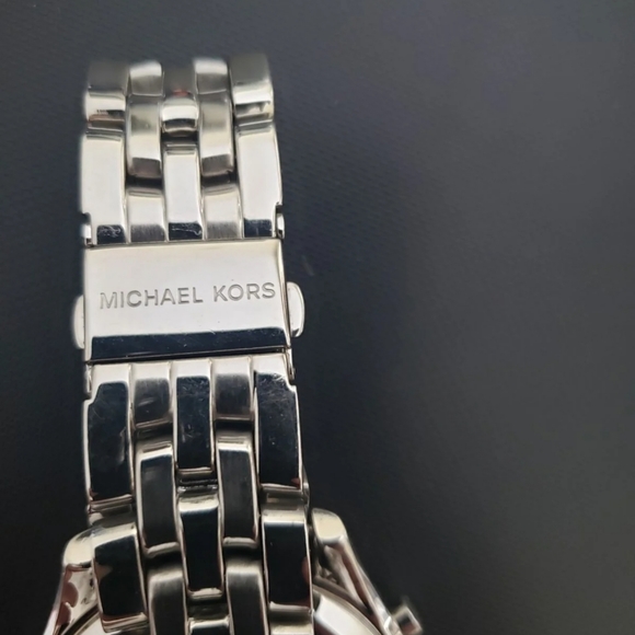 MK-5346 Womens Glitz Watch Oversized - Picture 3 of 13